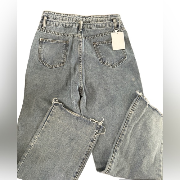 Double Closure Frayed Hem Denim Jeans - Picture 2 of 2